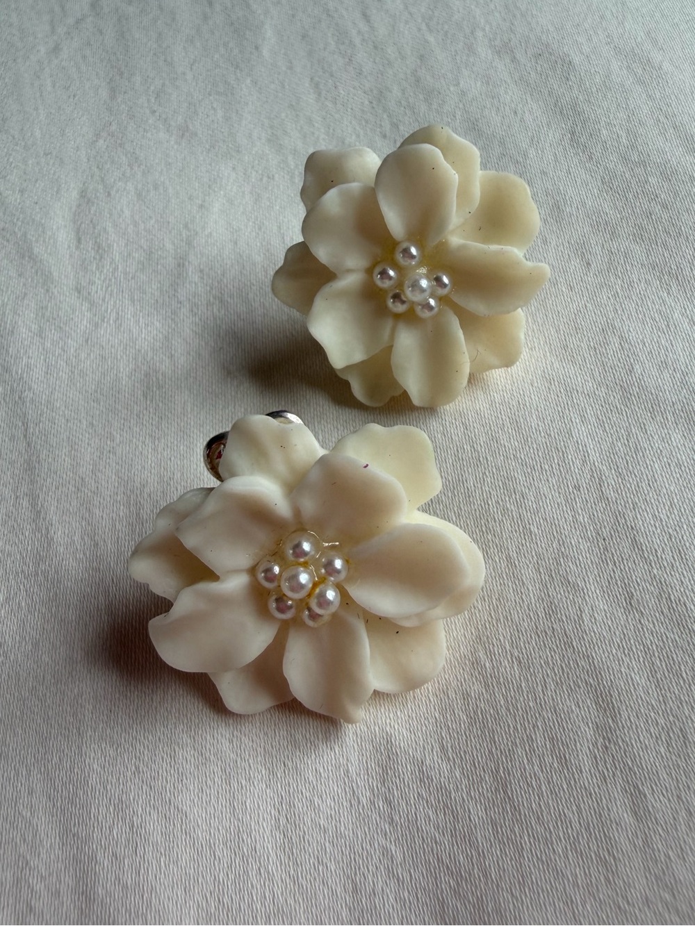 Pearl Circle Ivory Flower Stud Earrings